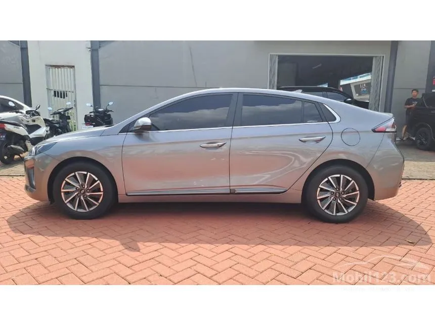 2021 Hyundai IONIQ Signature Coupe