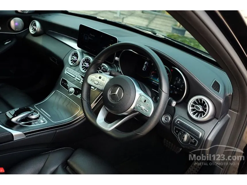 2019 Mercedes-Benz C300 AMG Line Sedan