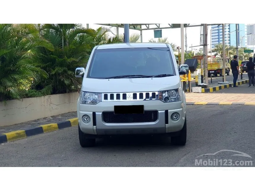 2015 Mitsubishi Delica Royal Van Wagon