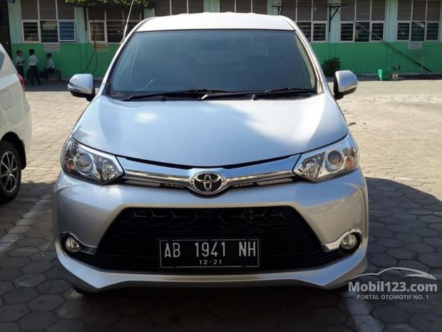 Toyota Avanza Mobil bekas dijual di Yogyakarta Indonesia 