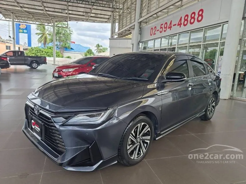 2022 Toyota Yaris Ativ Premium Luxury Sedan