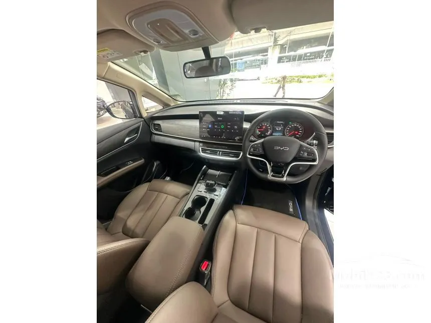 2026 BYD M6 DM-i Cross Superior PHEV MPV