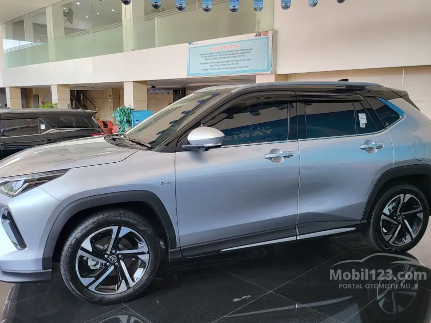 2025 Toyota Yaris Cross S HV (2 Tone) (Premium Colour) SUV