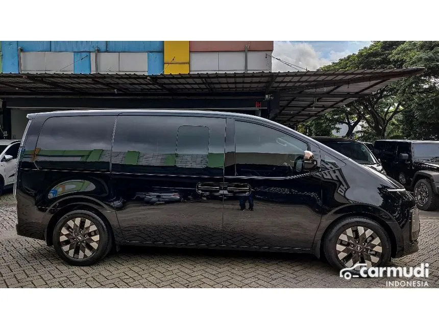 2022 Hyundai Staria Signature 9 MPV
