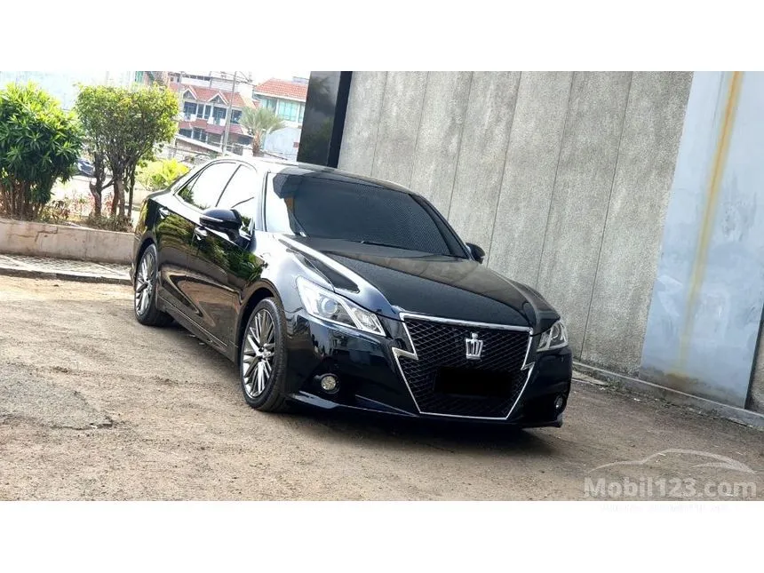 2013 Toyota Crown G Athlete Sedan