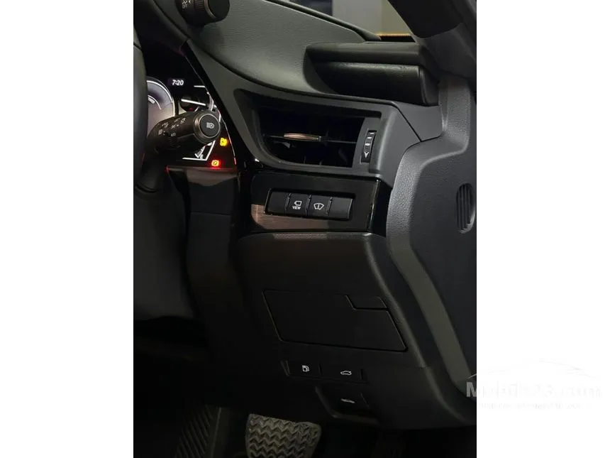 2023 Lexus ES 300h Ultra Luxury Sedan