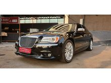 Chrysler 300c 3.6 V6 CBU AT 2013 Hitam Sangat Terawat Low KM Service Record BEST PRICE