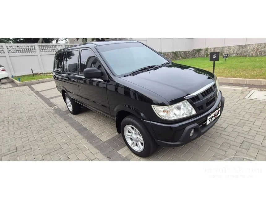 2013 Isuzu Panther LV Adventurer SUV
