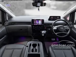 2023 Hyundai Staria 2.2 Premium with sunroof Van