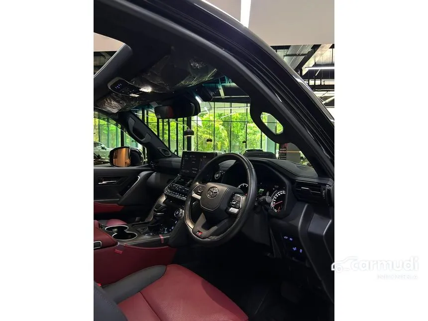 2023 Toyota Land Cruiser 300 GR-S (Premium Colour) SUV