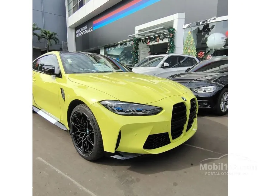 Jual Mobil BMW M4 2023 Competition 3.0 di Bali Automatic Coupe Kuning Rp 2.727.000.000