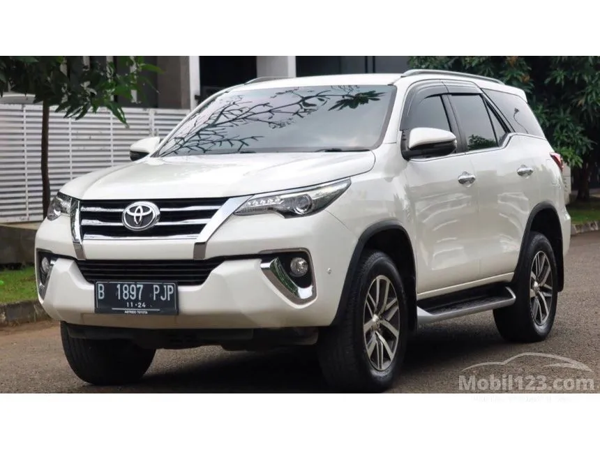 Jual Mobil Toyota Fortuner 2019 VRZ 2.4 di Banten Automatic SUV Putih Rp 395.000.000