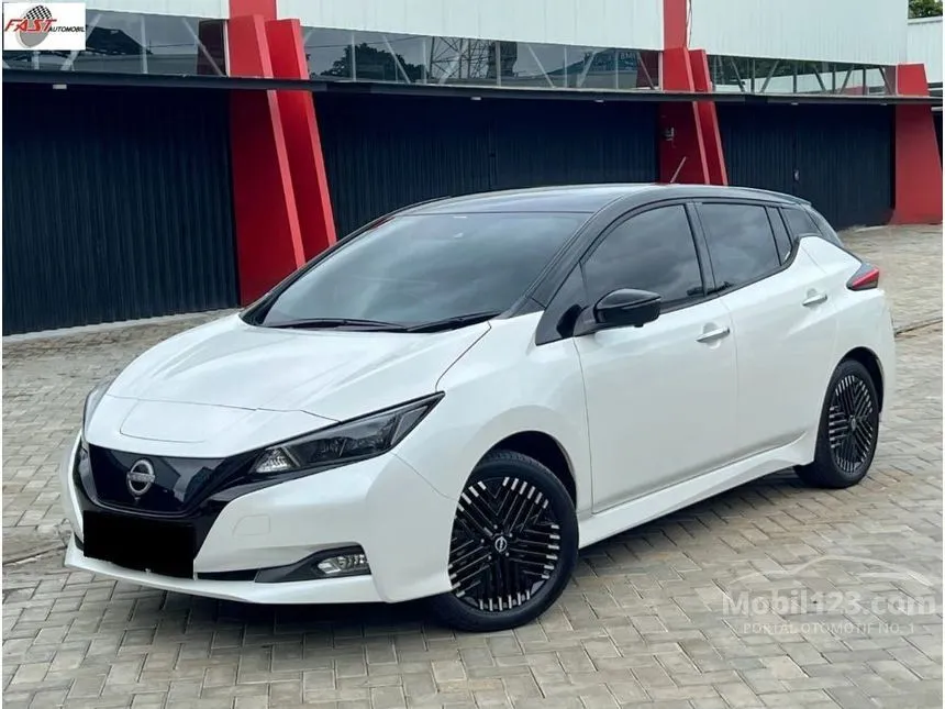 2023 Nissan Leaf (2 Tone) Hatchback