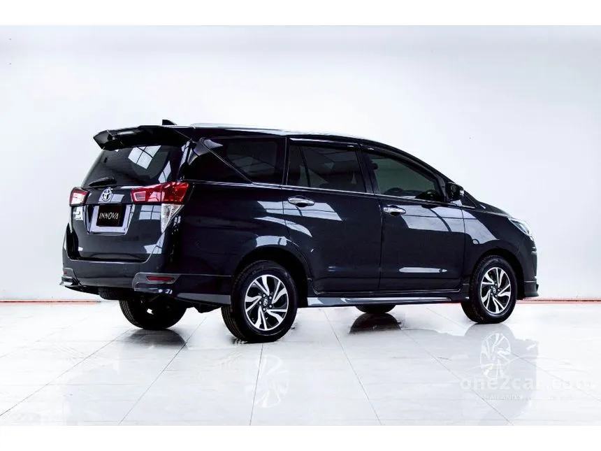 2022 Toyota INNOVA Crysta Wagon