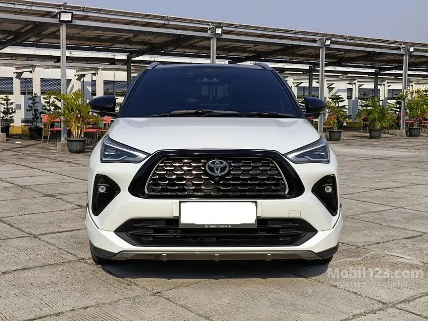 2023 Toyota Yaris Cross S HV SUV
