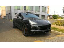 Porsche Cayenne S Turbo AT Hitam 2011