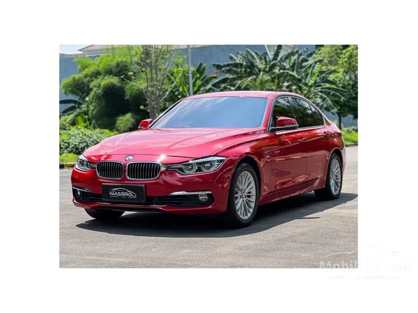 2018 BMW 320i Luxury Sedan