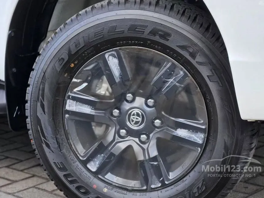 2025 Toyota Hilux G Double Cab 4X4 Pickup