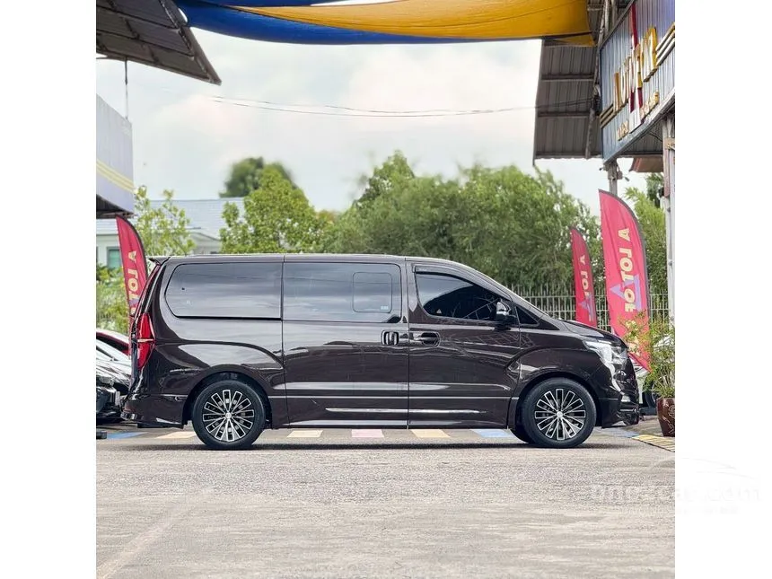 2021 Hyundai H-1 Deluxe Van