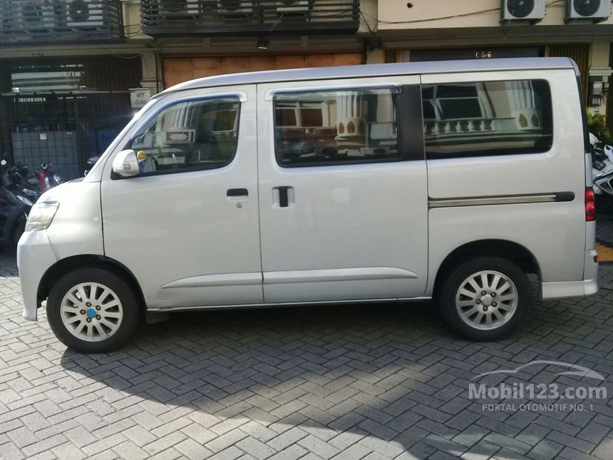 2012 Daihatsu Luxio M Wagon