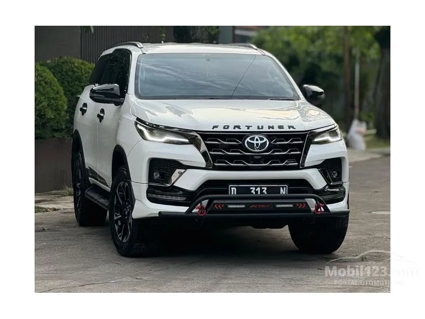 Jual Mobil Toyota Fortuner 2022 VRZ 4X2 2.8 di Jawa Barat Automatic SUV Putih Rp 543.000.000