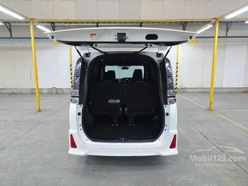 2018 Toyota Voxy MPV