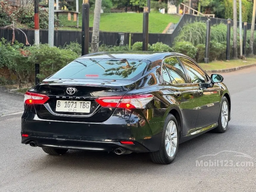2019 Toyota Camry V Sedan
