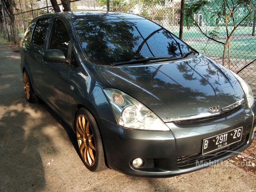 Jual Mobil  Toyota  Wish  2004 ZNE10 1 8 di Jawa Timur 