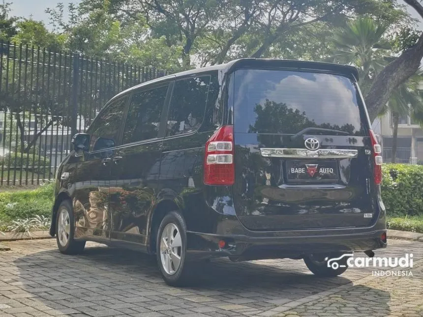 2013 Toyota NAV1 V MPV