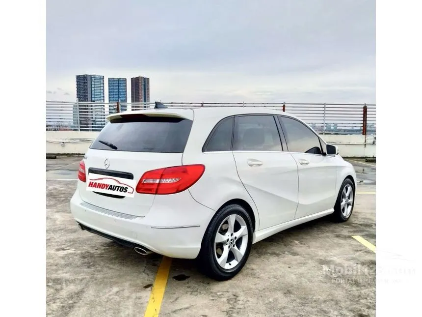 2013 Mercedes-Benz B200 Sport Hatchback