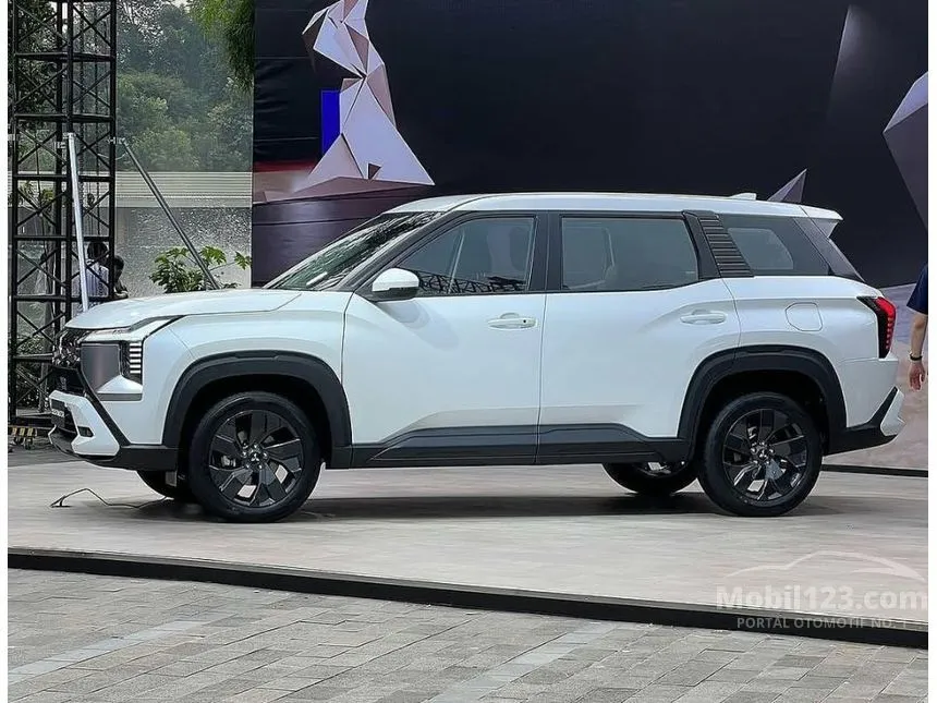 2026 Mitsubishi Destinator Ultimate Premium (Quartz White Pearl) SUV