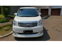 Toyota Nav1 2.0 V Lux AT Putih - 2013 - TDP Murah