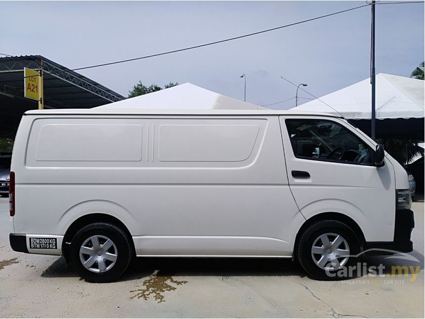 Toyota hiace 2012