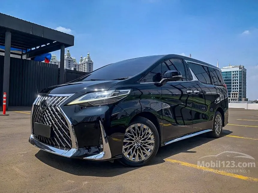 2022 Lexus LM 350 7 Seater MPV