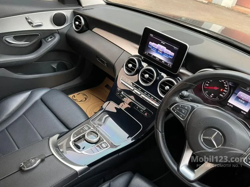 2016 Mercedes-Benz C200 Avantgarde Sedan