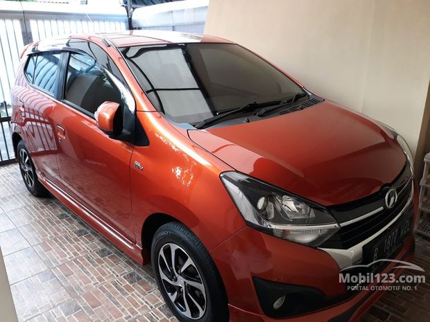  Daihatsu  Ayla  R Deluxe Mobil  bekas  dijual di  Indonesia 