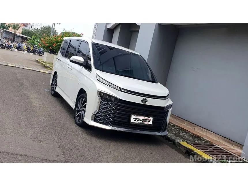 2022 Toyota Voxy MPV