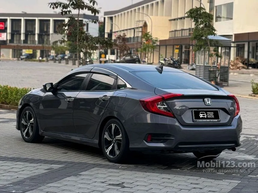 2016 Honda Civic ES Sedan
