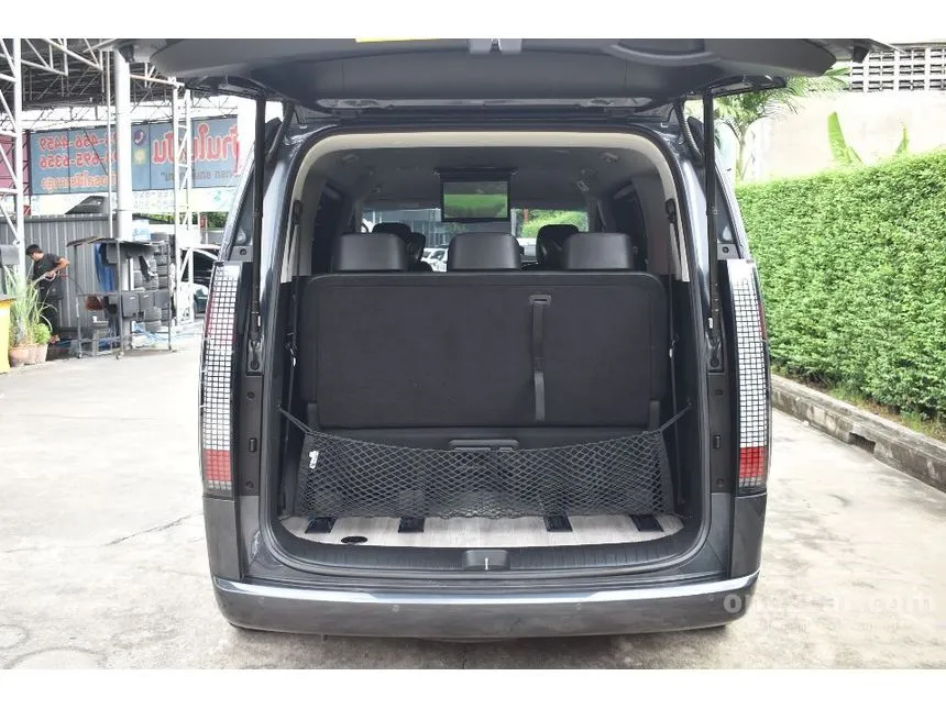 2021 Hyundai Staria SEL Van