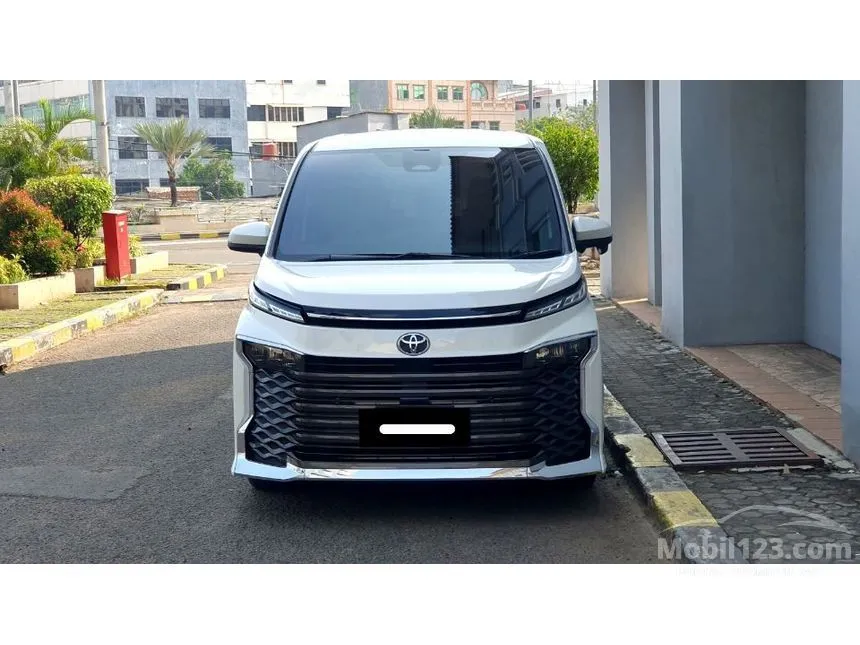 2024 Toyota Voxy (Premium Color) MPV