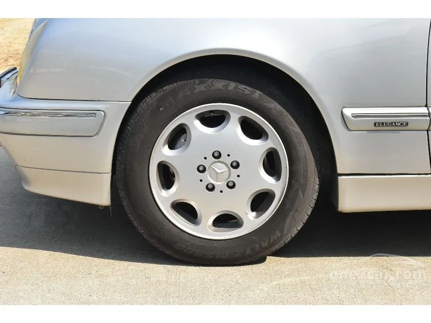 2003 Mercedes-Benz E200 Kompressor Classic Sedan