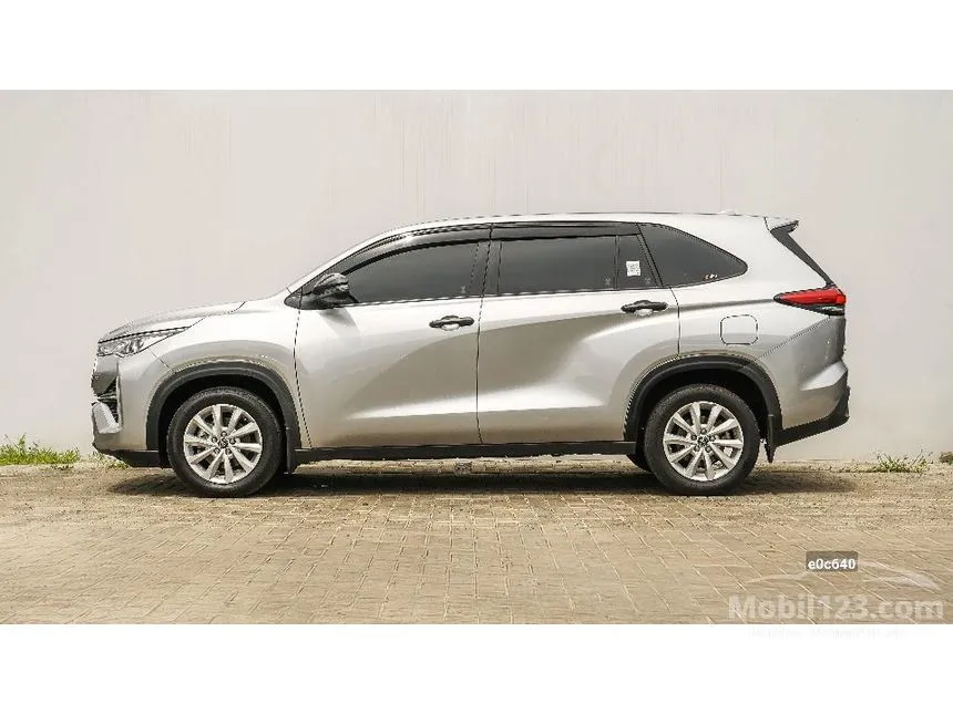 2023 Toyota Kijang Innova Zenix V (Non Premium Color) MPV