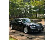 2013 Chrysler 300C 3.6 300C Sedan V6 Pentastar Black on Beige Odo 40 Rb (TERMURAH)