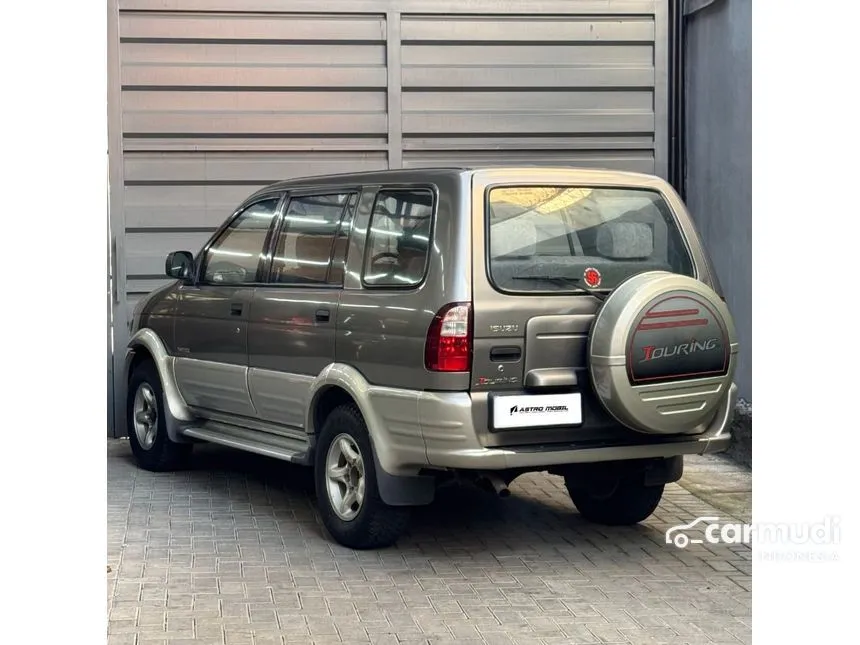 2002 Isuzu Panther Touring SUV