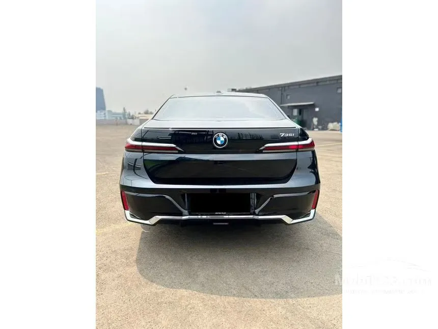 2024 BMW 735i M Sport Sedan