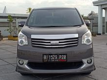 2013 Toyota NAV1 2.0 V MPV