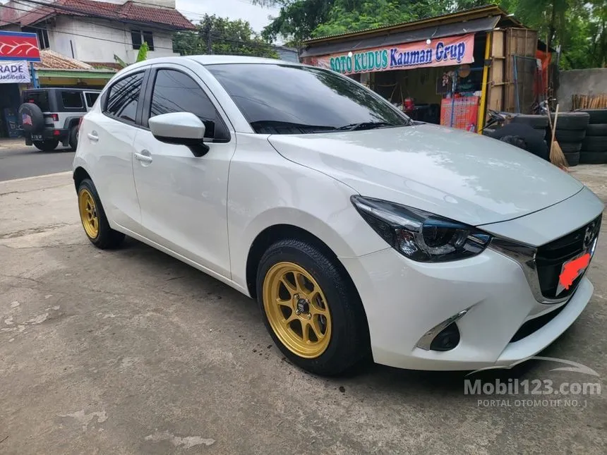 Jual Mobil Mazda 2 2017 R 1.5 di Jawa Barat Automatic Hatchback Putih Rp 182.000.000