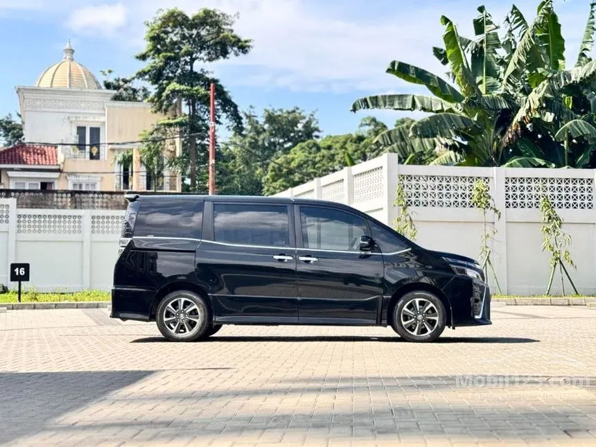 2019 Toyota Voxy MPV
