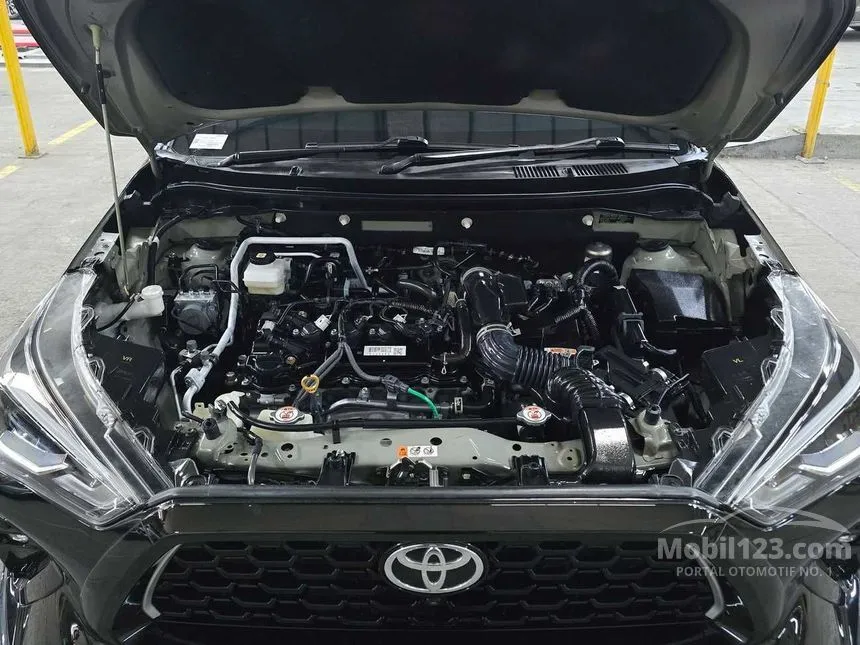 2023 Toyota Yaris Cross S HV SUV