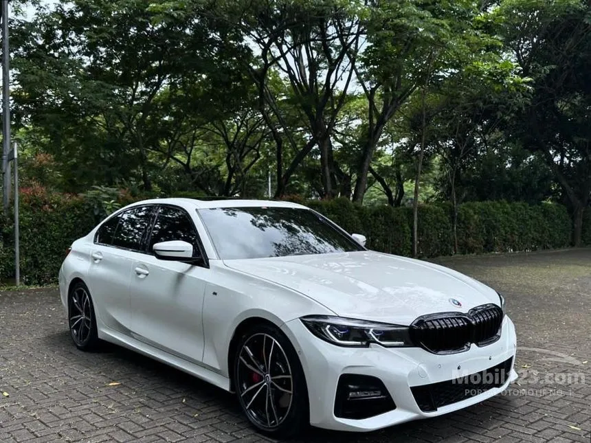 Jual Mobil BMW 330i 2022 M Sport 2.0 di Banten Automatic Sedan Putih Rp 688.000.000